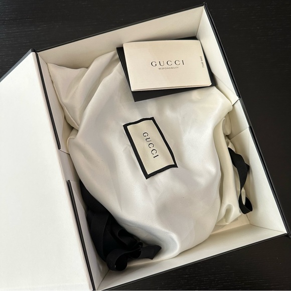 Gucci Marmont Mini Camera Crossbody - Picture 15 of 16